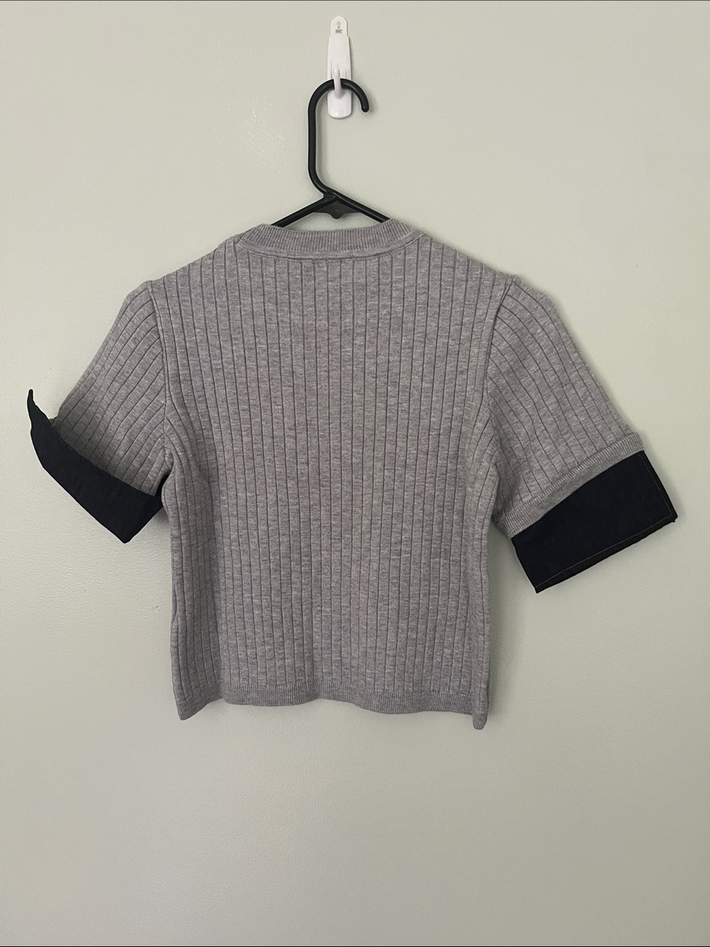 Maeve Gray Ribbed Short Sleeve Top with Black Cuff Detail - Picture 6 of 10